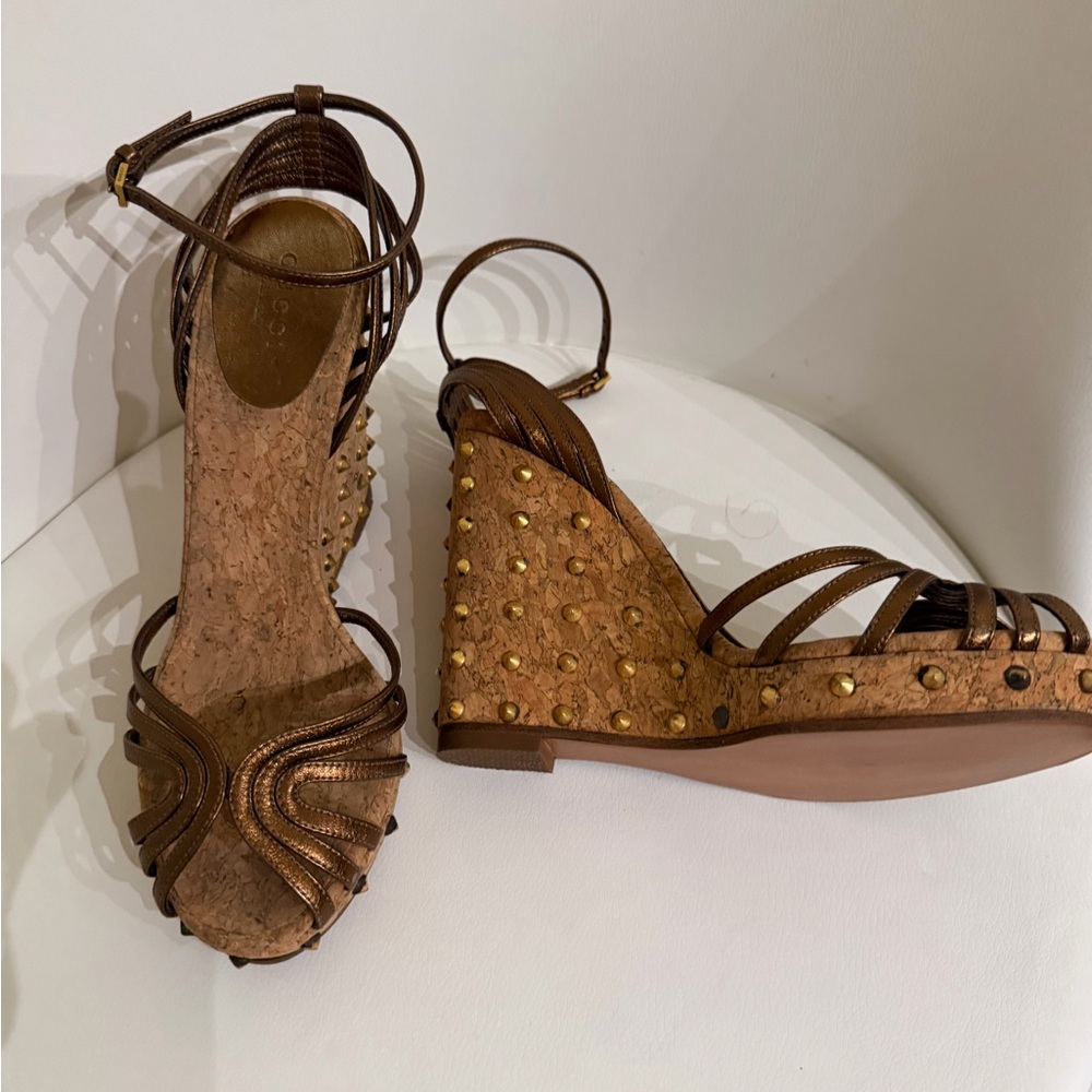 Gucci Brown Wedges with Gold Accents.. perfect condition - Picture 2 of 6